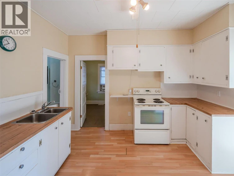 363 W Nanaimo Avenue, Penticton, BC, V2A 1N8 - 13