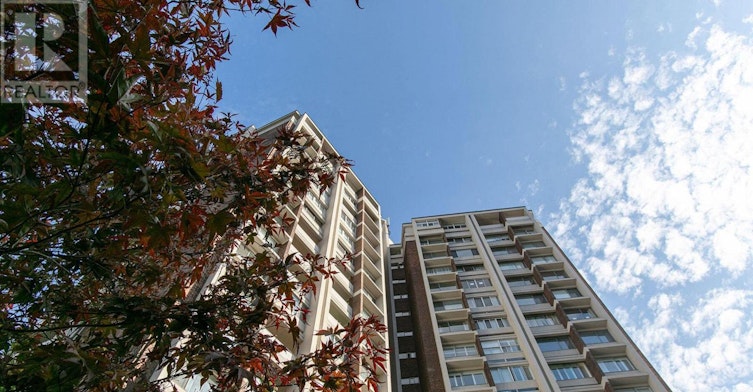 303-9 Deer Park Crescent, Toronto, ON, M4V 2C4