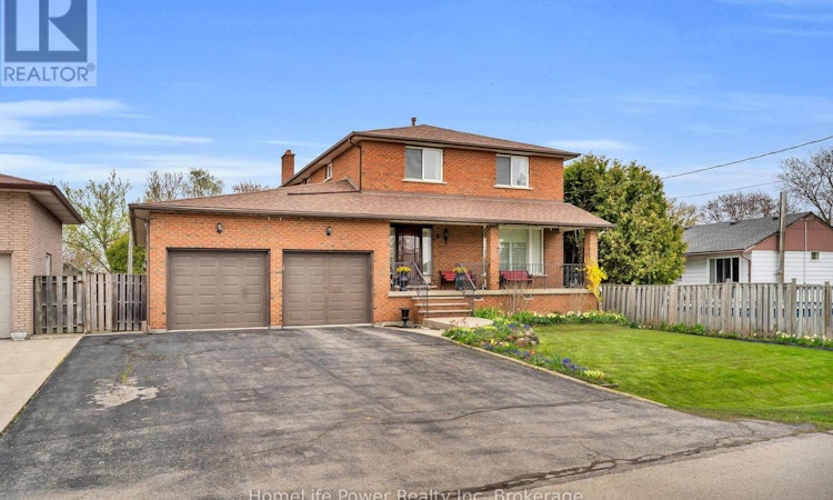 6 Leckie Avenue