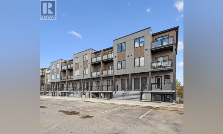 41-940 David Street North