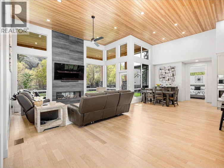7260 6 Highway, Coldstream, BC, V1B 3H4 - 7