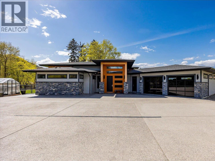 7260 6 Highway, Coldstream, BC, V1B 3H4