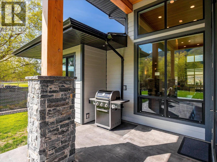 7260 6 Highway, Coldstream, BC, V1B 3H4 - 39