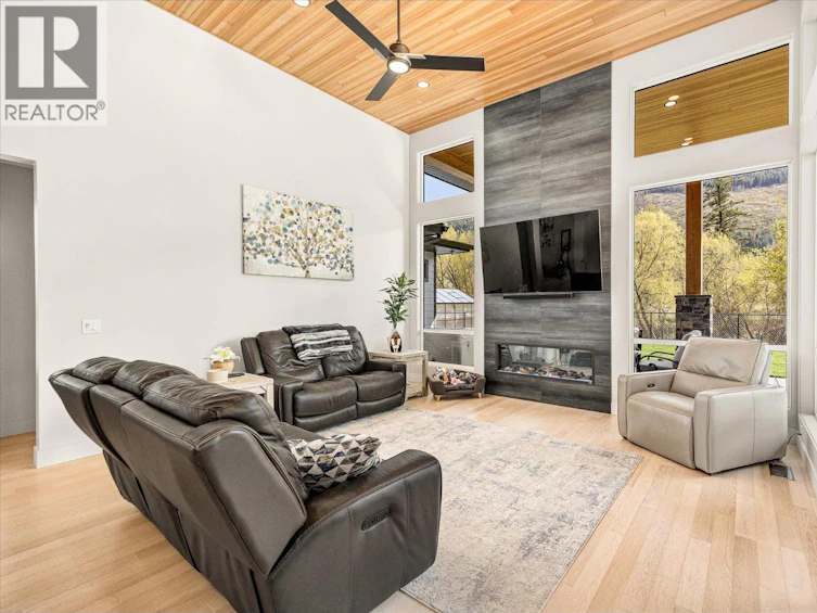 7260 6 Highway, Coldstream, BC, V1B 3H4 - 8
