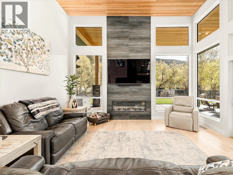 7260 6 Highway, Coldstream, BC, V1B 3H4 - 9