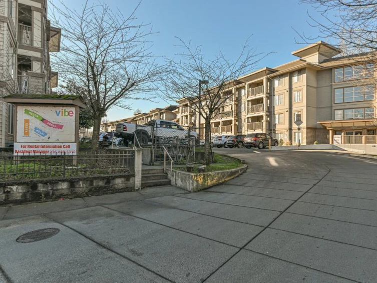 215-45567 Yale Road, Chilliwack, BC, V2P 0B2 - 2