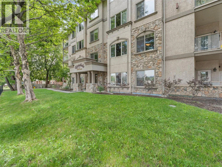 206-1007 Harvey Avenue, Kelowna, BC, V1Y 6E4