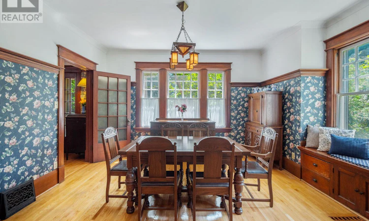 3175 Lakeshore Road W