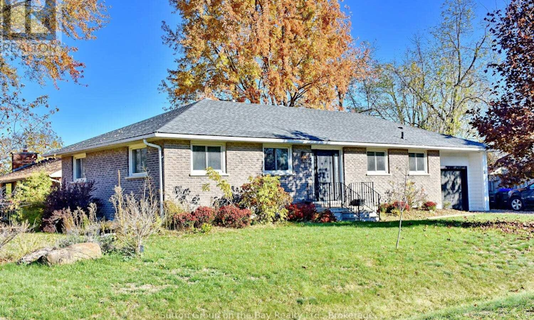 5 Brock Crescent