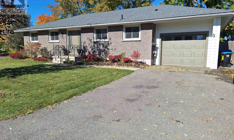 5 Brock Crescent