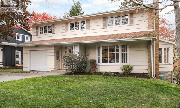 43 Deepwood Crescent