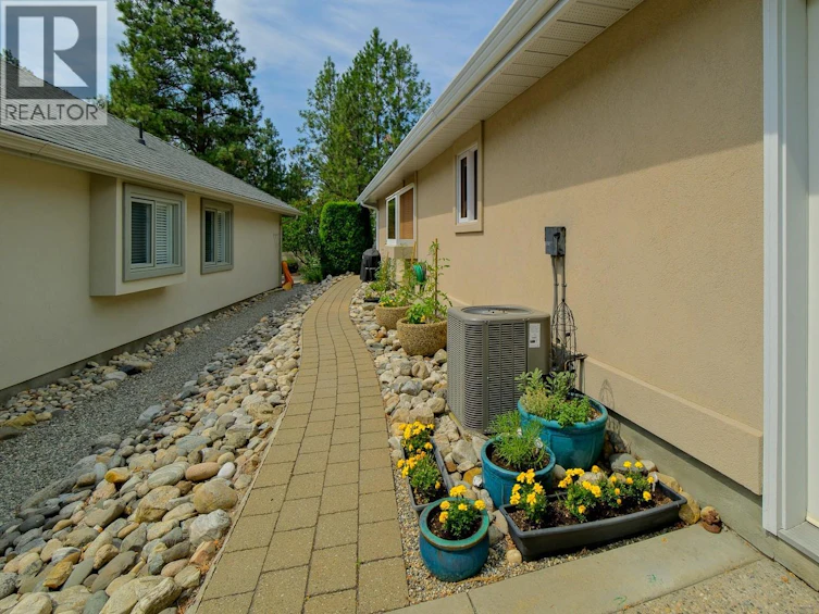 4008 Gallaghers Terrace, Kelowna, BC, V1W 3Z8 - 39