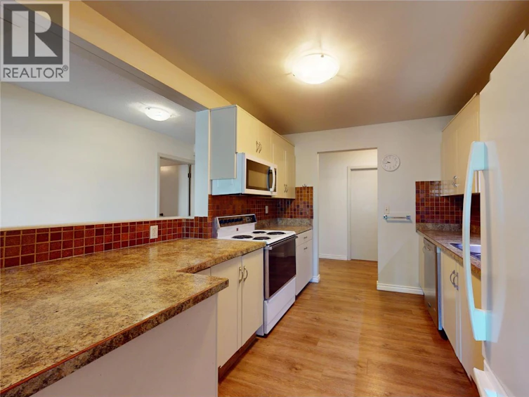 114-1075 Bernard Avenue, Kelowna, BC, V1Y 6P7 - 20