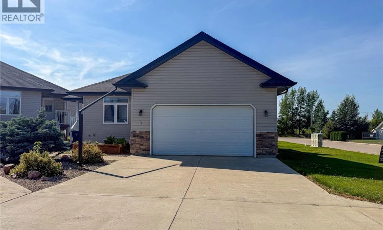 7 Fairway Court