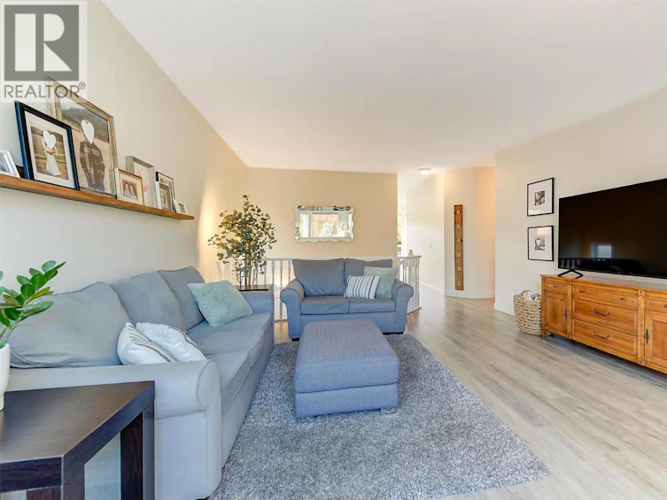 2083 Rosefield Drive, West Kelowna, BC, V1Z 3Y8 - 10