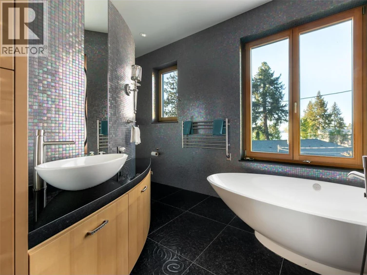 5308 Lakeshore Road, Kelowna, BC, V1W 4J3 - 23
