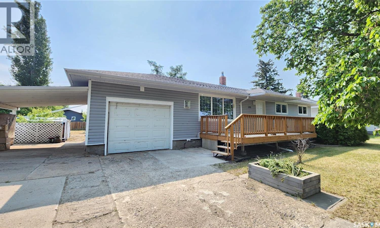 208 4th Street W