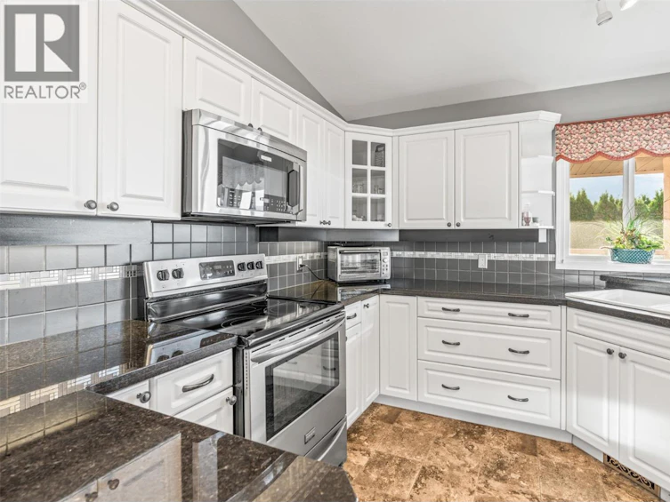 7079 Foothills Place, Vernon, BC, V1B 2Y4 - 10