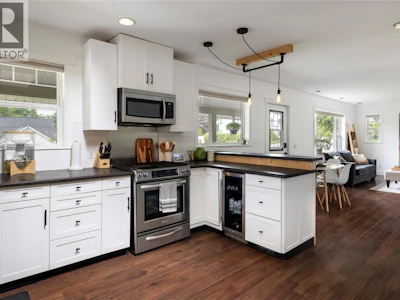 2100 32 Avenue - 5
