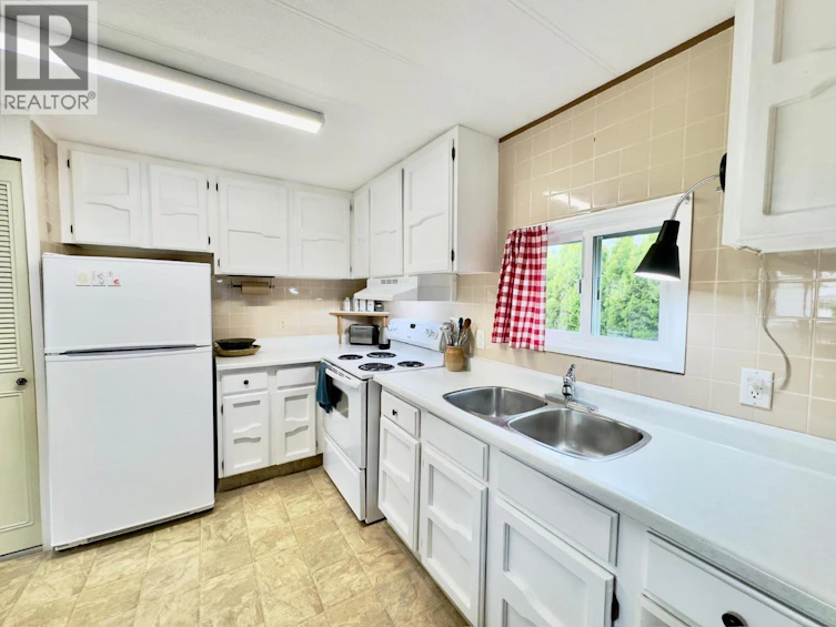42-999 Burnaby Avenue, Penticton, BC, V2A 1G7 - 3