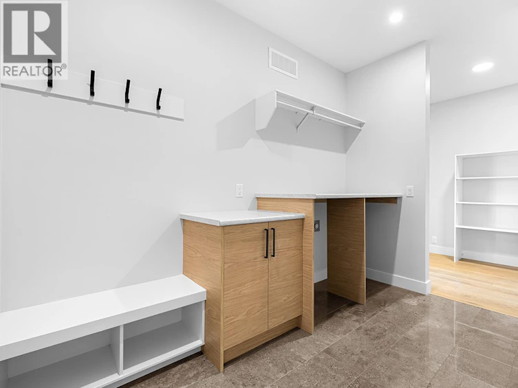 1018 Emslie Street, Kelowna, BC, V1W 5J1 - 42