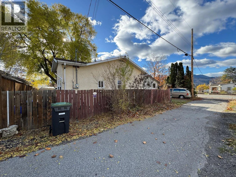 709 Municipal Avenue, Penticton, BC, V2A 2R7 - 37