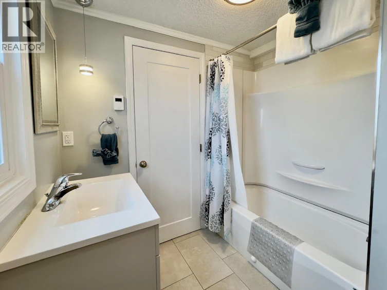 709 Municipal Avenue, Penticton, BC, V2A 2R7 - 10