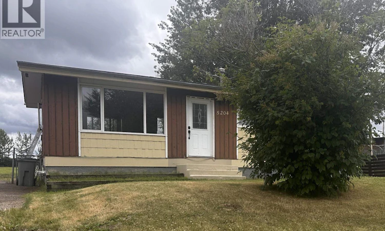 5204 Tamarack Crescent