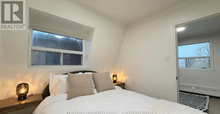 60 Triller Avenue N, Toronto, ON, M6R 2H8 - 9