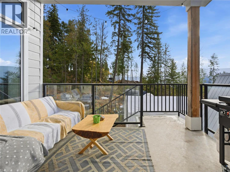 7636 Mountain Drive, Anglemont, BC, V0E 1M8 - 13