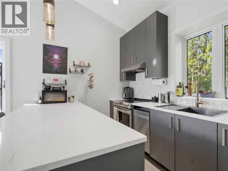 7636 Mountain Drive, Anglemont, BC, V0E 1M8 - 32