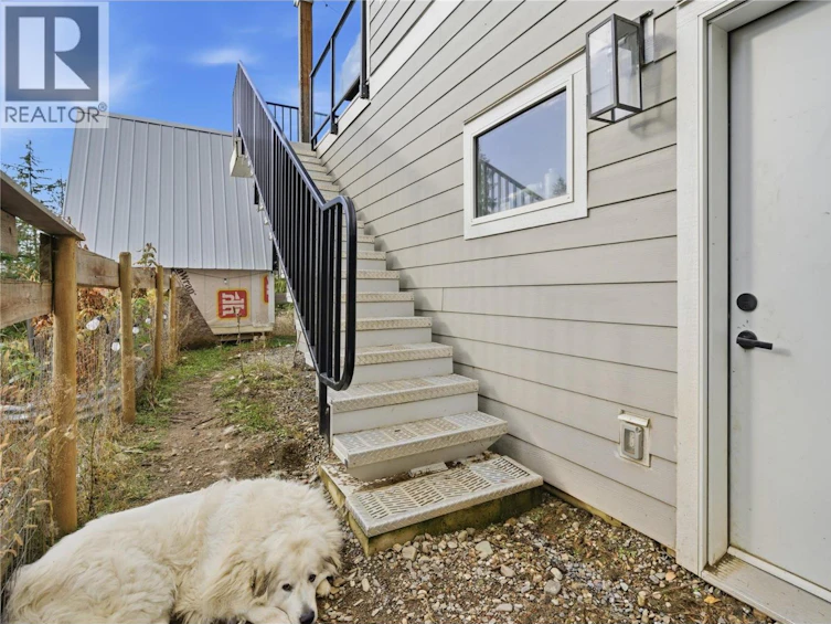 7636 Mountain Drive, Anglemont, BC, V0E 1M8 - 9