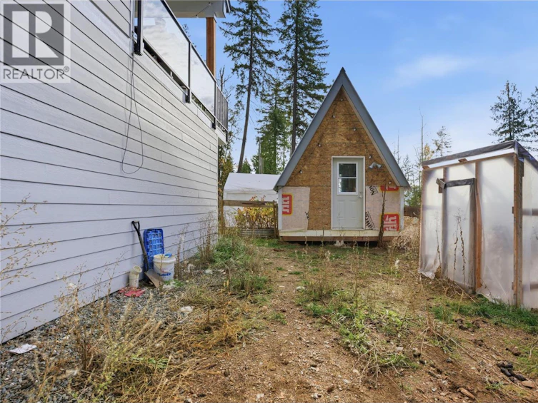 7636 Mountain Drive, Anglemont, BC, V0E 1M8 - 11