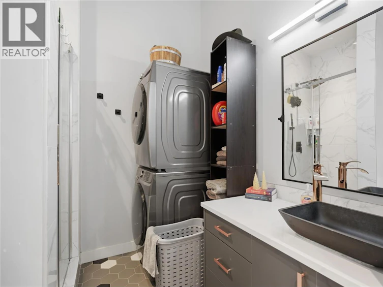 7636 Mountain Drive, Anglemont, BC, V0E 1M8 - 33