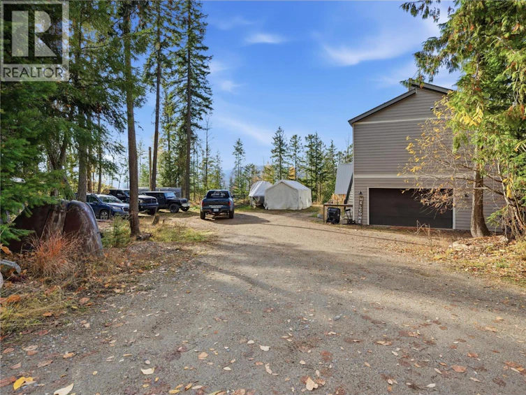 7636 Mountain Drive, Anglemont, BC, V0E 1M8