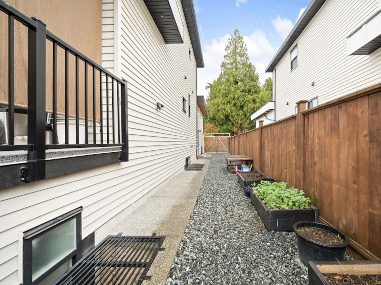33682 Busby Road, Abbotsford, BC, V2S 1V2 - 37