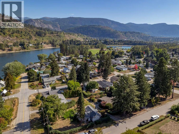 205 6th Avenue, Castlegar, BC, V1N 1T1 - 2