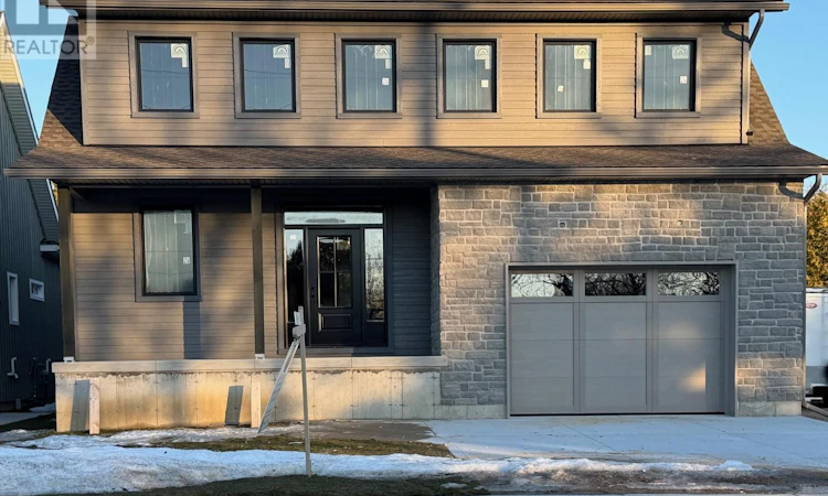 15 Grenville Street N