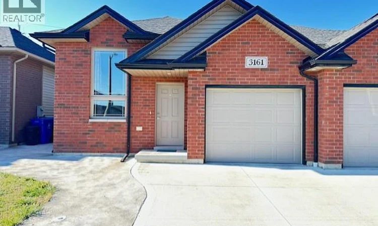 3161 Viola Crescent