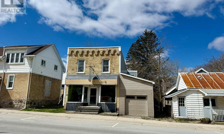 4 Main Street N