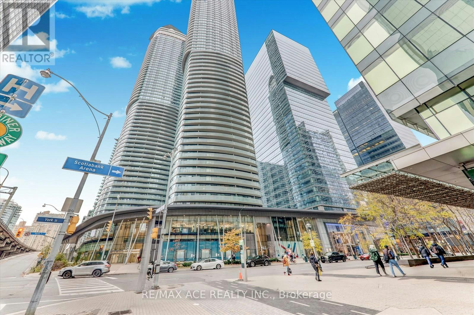 Ice Condos II, 14 York Street Toronto, ON - REW