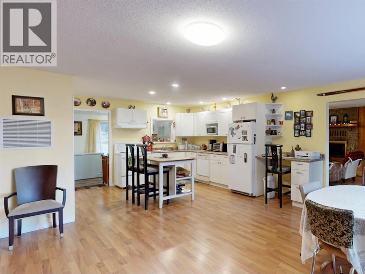 3743 Emerald Crescent, Lac La Hache, BC, V0K 1T0 - 21