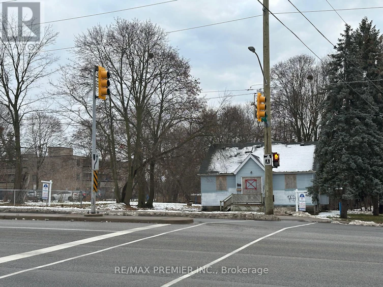 723 Dundas Street W, Whitby, ON, L1N 2N3 - 7