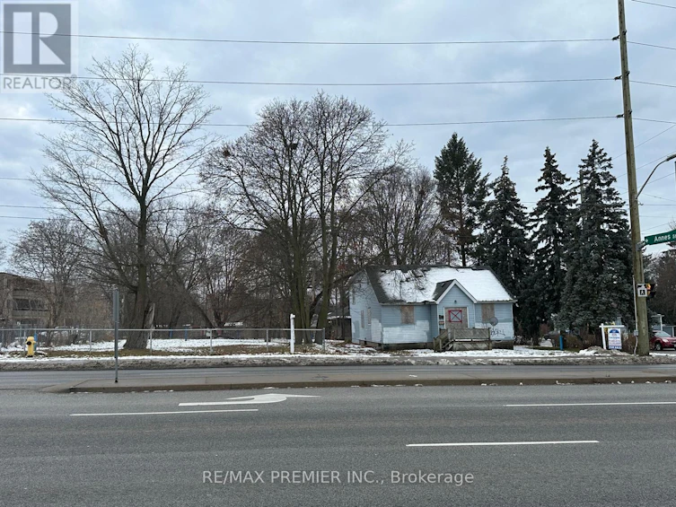 723 Dundas Street W, Whitby, ON, L1N 2N3 - 5