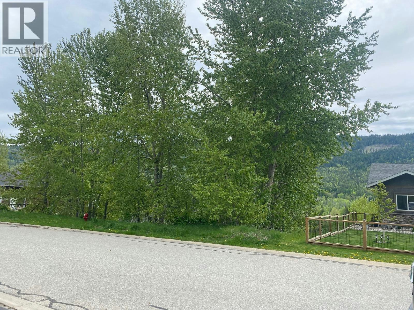 933 7th Street, Montrose, BC, V0G 1P0
