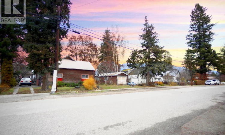 611 Regent Avenue