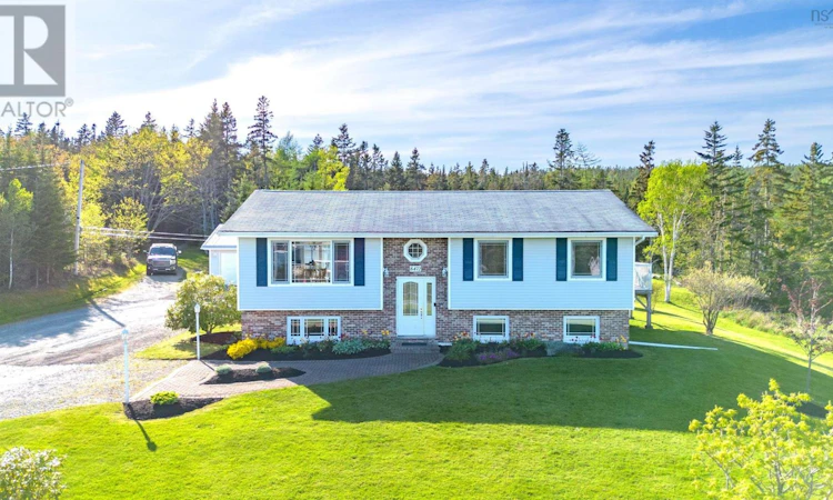 8472 Bay Road West