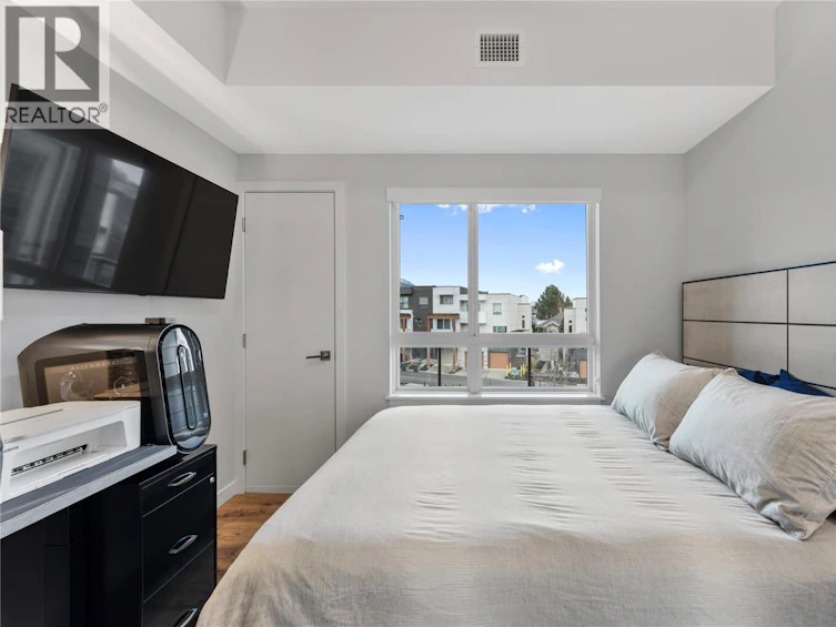 300-722 Valley Road, Kelowna, BC, V1V 0E2 - 11