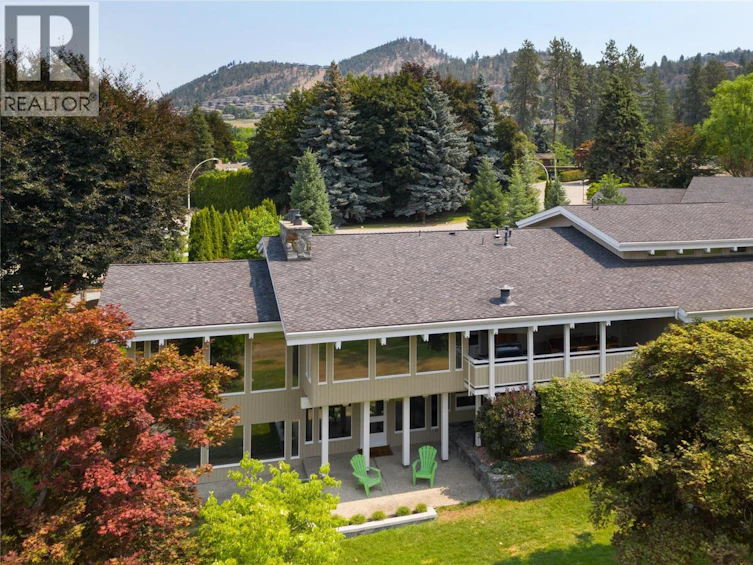 930 Fairway Crescent, Kelowna, BC, V1Y 4S7 - 2