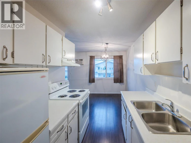 204-198 Roy Avenue, Penticton, BC, V2A 3M9 - 16